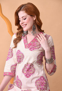 AHMI Women Printed Floral Print Geometric Print