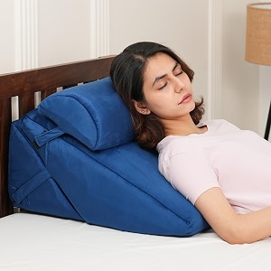 amazon basics adjustable wedge pillow with memory foam amp head rest  multi-purpose back amp leg support cushion for bed amp sofa  soft removable washable cover  durable design - blue 38 x 57 x 53 cm