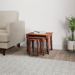 amazon brand - solimo alamos solid sheesham wood nesting table set of 3 stools natural finish