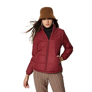 amazon brand - symbol women regular fit quilted jacket with detachable sleeves puffer jackets