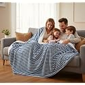 Amazon Brand - Umi Sherpa Blanket for Winter King Size 500GSM, Ultra Super Soft Luxury Sherpa Fleece for Heavy Winter, Mid Winter &amp; AC Room (88X90 Inches, Aqua &amp; White)