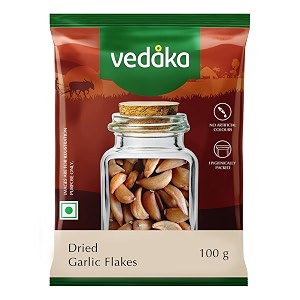 amazon brand - vedaka dried garlic flakes  100 g  no artificial colours amp preservatives