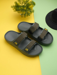 athree men slides