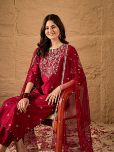 AVANSHEE Women Kurta Pant Dupatta Set