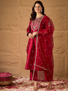 AVANSHEE Women Kurta Pant Dupatta Set