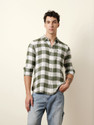 THE BEAR HOUSE Men Checkered Casual Green