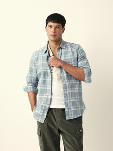 THE BEAR HOUSE Men Checkered Casual Light