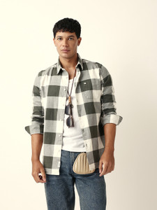 THE BEAR HOUSE Men Slim Fit Checkered