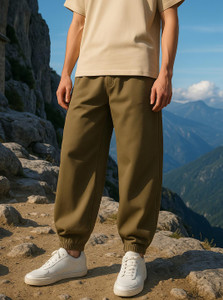 BEWAKOOF Solid Men Green Track Pants