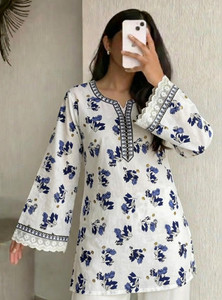 Chafi Collection Women Floral Print Straight Kurta