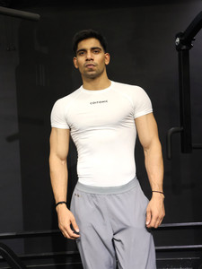 COITONIC Men Solid Round Neck Polyester White