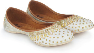 the desi dulhan mojaris for women white  9