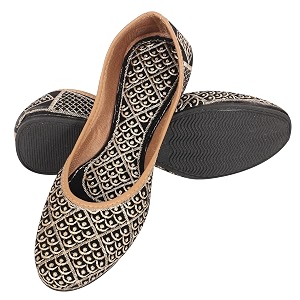 DFR Women Embroidered Mojari Juttis