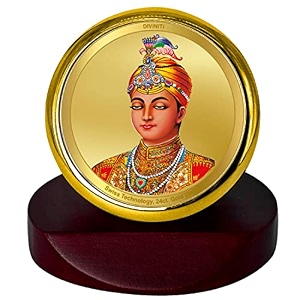 diviniti 24k gold plated guru harkishan singh metallic idol for home decor pooja room office desk amp car dashboard  premium religious gift with wooden stand for blessings amp positivity55 x 50 cm