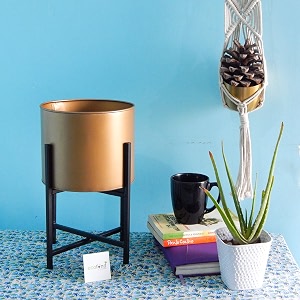ecofynd centuria mid century metal plant pot set  indoor round planter with metal stand pot gold stand black large