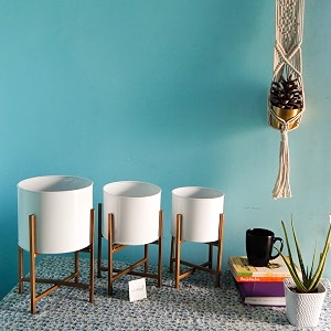 ecofynd centuria mid century metal plant pot set  indoor round planter with metal stand pot white stand gold all three sizes