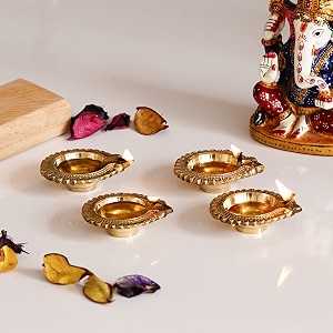 ecraftindia set of 4 golden decorative brass diyas for puja brass diya for diwali ganesh chaturthi navratri housewarming pooja room home temple diwali diyas diwali decoration items for home decor