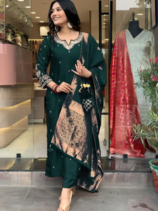Ervasa Women Kurta Pant Dupatta Set