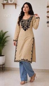ETHNIQU Women Embroidered Straight Kurta