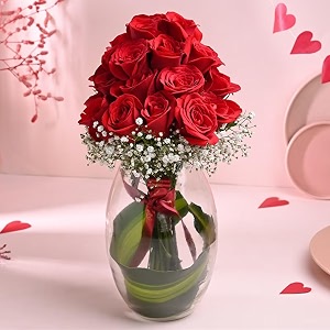 floweraura premium fresh live flower bouquet of 24 red roses in glass vase gift for birthday  anniversary  love  home decor  fathers day gift for dad same day delivery