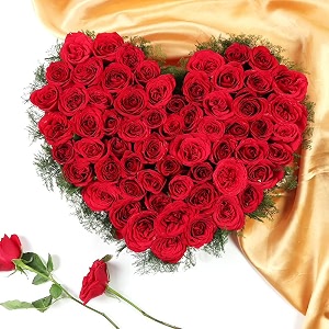 floweraura premium fresh live flower bouquet of 50 silky red roses in designer heart box gift for birthday  anniversary  love  home decor  fathers day gift for dad same day delivery