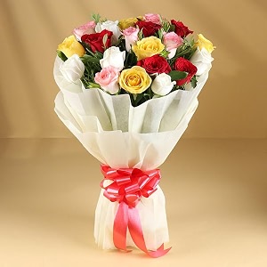 floweraura premium fresh live flower bouquet of 20 mix roses in non woven paper gift for birthday  anniversary  love  home decor  fathers day gift for dad same day delivery