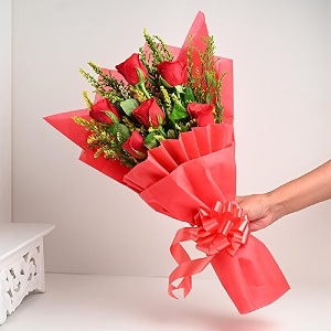floweraura premium fresh live flower bouquet of 6 red roses in wrapping paper gift for birthday  anniversary  love  home decor  fathers day gift for dad same day delivery