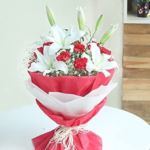 floweraura premium fresh live flower bouquet of 20 white carnations amp red roses in wrapping paper gift for birthday  anniversary  love  home decor  fathers day gift for dad same day delivery