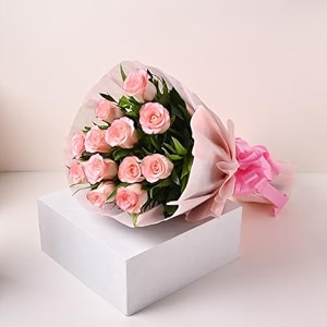 floweraura premium fresh live flower bouquet of set of 25 mix roses in designer non woven paper gift for birthday  anniversary  love  home decor  fathers day gift for dad same day delivery