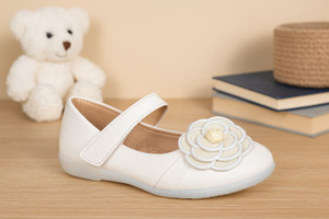 footpedia Girls Velcro Flats