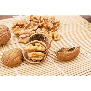FreshoCartz California Walnuts with Shell Whole