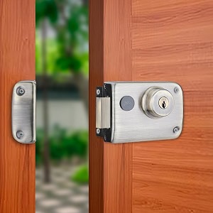 godrej rim lock i rim deadbolt ultra xl i 2c deadbolt i for inside opening wooden main door  leftright handed doors i 4 keys i 5-year warranty i manual locking i antique brass finish
