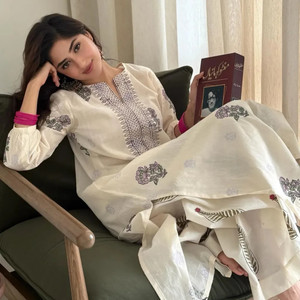 Gosriki Women Kurti Pant Set