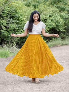 GUNHILD Women Crop Top Skirt Set