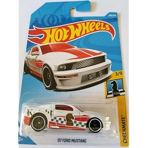 hot wheels 2018 checkmate 39 - 3907 ford mustang white - knight