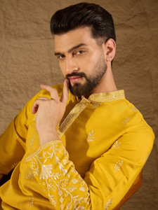 House of Pataudi Men Embroidered Straight Kurta