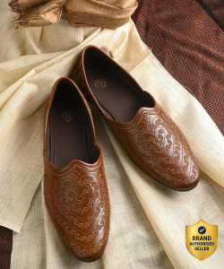 House of Pataudi Round Toe Embroidered Comfortable