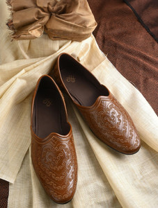 House of Pataudi Synthetic Leather Slip-On Mojaris