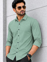 HOYTOCHE Men Regular Fit Solid Spread Collar