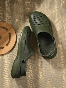 hrx by hrithik roshan men clogs sandal green  8