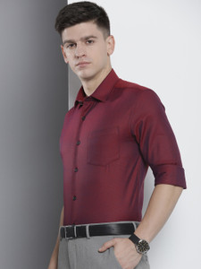 The Indian Garage Co. Men Solid Formal