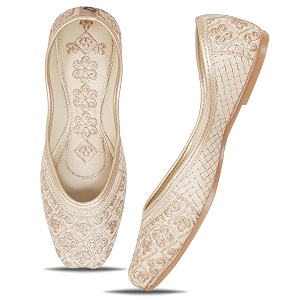 IndieStride Womens Embroidered Rajasthani Mojari Jutti