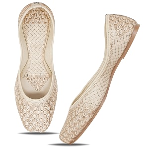 IndieStride Womens Embroidered Rajasthani Mojari Jutti