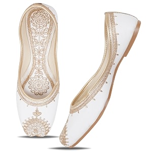 IndieStride Womens Embroidered Rajasthani Mojari Jutti
