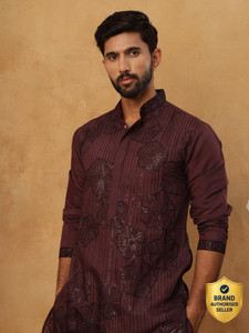 Jompers Men Embroidered Straight Kurta