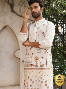 Jompers Men Embroidered Straight Kurta