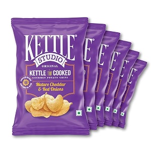 kettle studio  kettle-cooked potato chips mature cheddar amp red onions  crunchy thick cut gluten-free snack  cheese amp onion chips  party snack  120g pack of 6