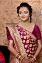KING VULTURE Woven, Embellished, Floral Print Banarasi Jacquard, Cotton Silk Saree (Magenta)