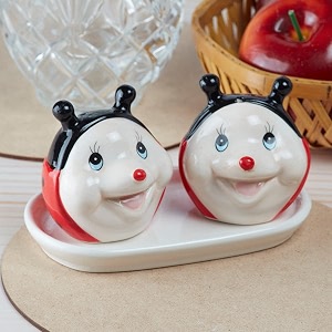 kookee ceramic salt pepper set with tray for dining table  red black 8568