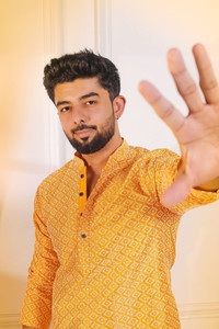 Koshin Men Embroidered Straight Kurta